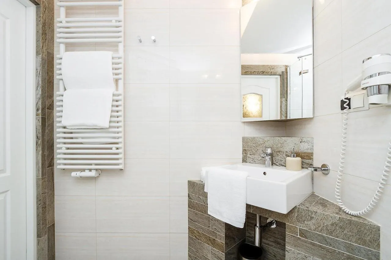Elegant Apartments 크라쿠프 2*,